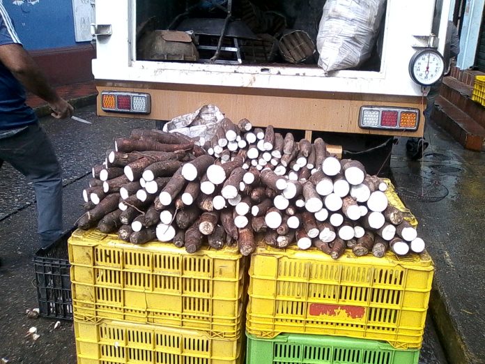 Merideños se las ingenian para poder comer diariamente