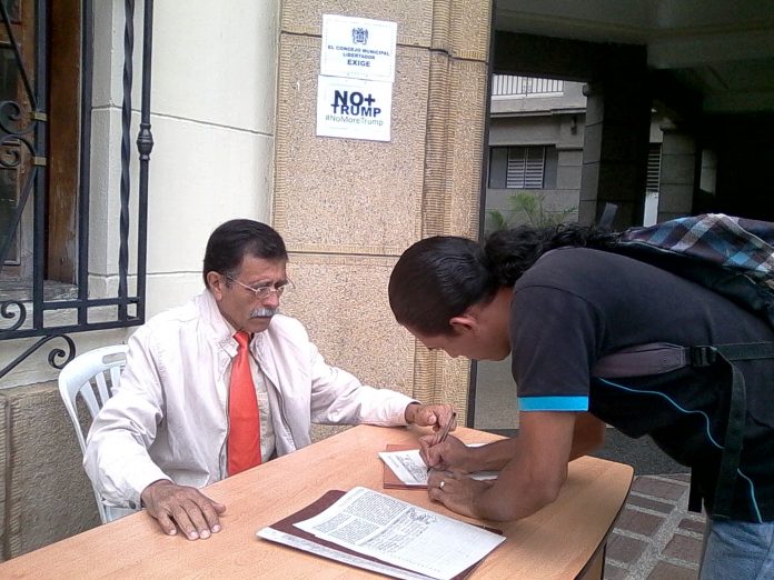 En Mérida recogen firmas en contra de Trump