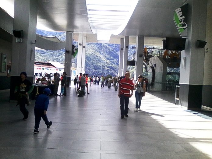 Turistas visitan a Mérida pese a la economía