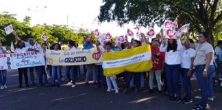 Docentes de Fe y Alegría protestan por mejores condiciones laborales