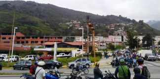 Siguen las colas para poder surtir de gasolina en Mérida