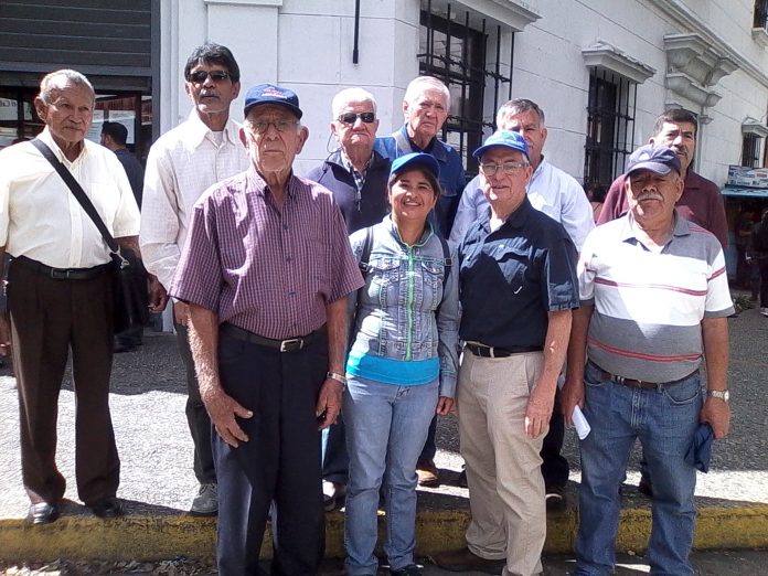 Jubilados y pensionados en Mérida protestan por un salario justo