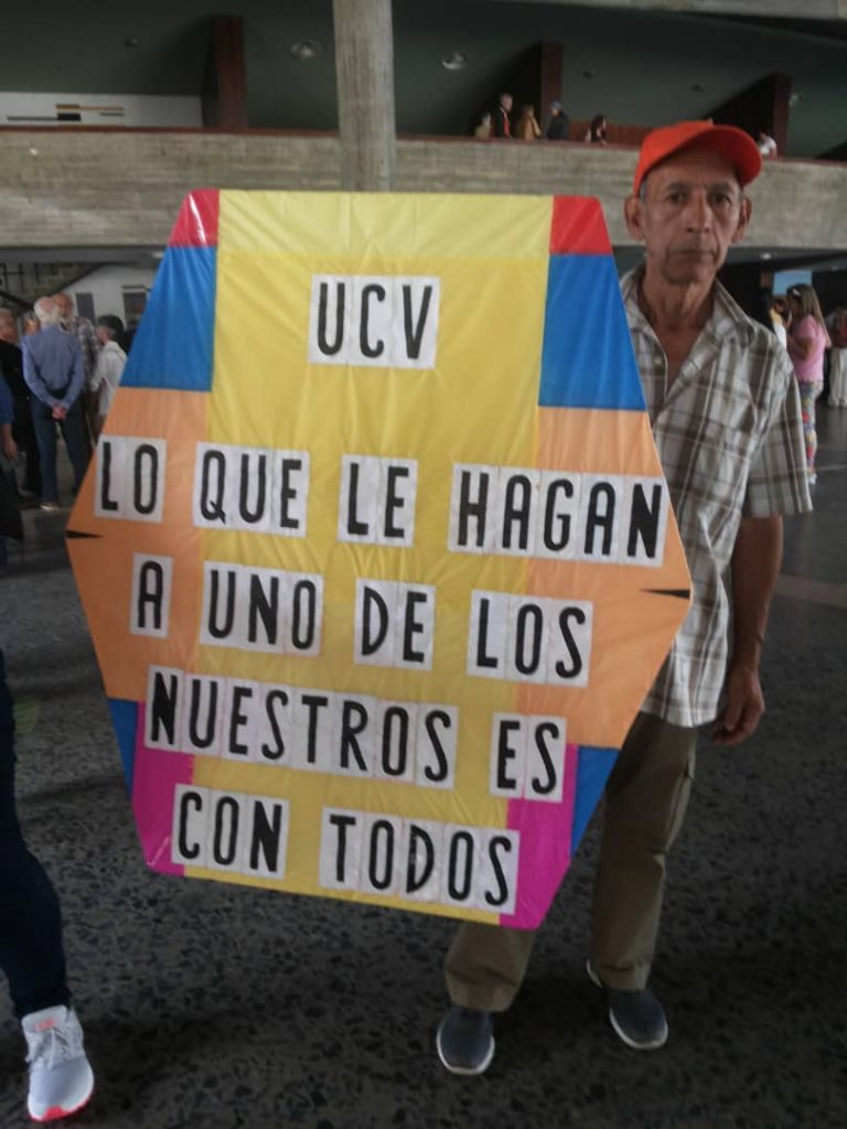 La comunidad universitaria inició una campaña denominada "Salvemos la Universidad" que busca rescatar la autonomía y evitar que el Tribunal Supremo de Justicia condicione la elección de sus autoridades. 