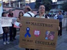 Apostar por la educación; defender la educación maestros-escuelas-protesta