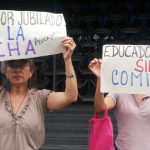 Maestros protestan frente al Ministerio de Educación en Caracas