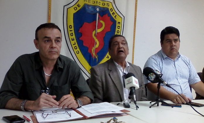 Médicos en Mérida otorgan documento al CLEBM en exigencia al suministro del combustible