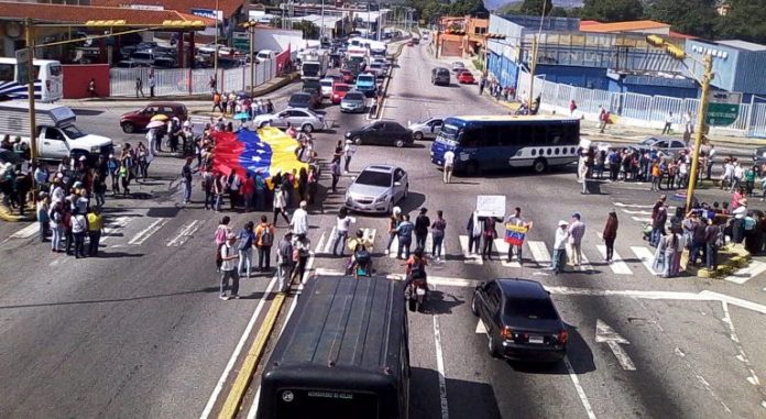 Docentes en Mérida salieron a las calles por un salario digno