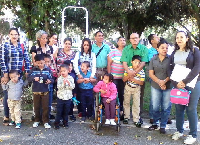 Denuncian desalojo de niños especiales en Mérida