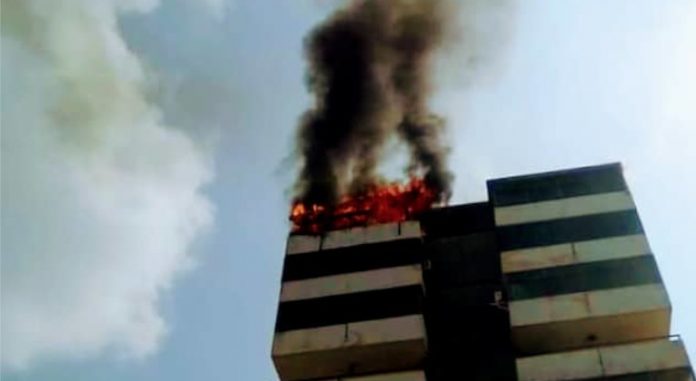 Un incendio detruyó cuatro apartamentos en Puerto La Cruz