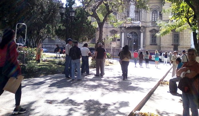 Aumento de sueldo no alcanza para comprar 1 producto de la canasta básica en Mérida
