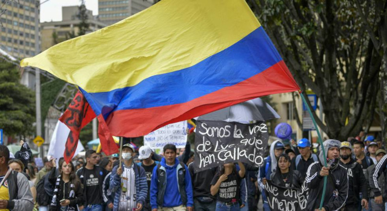 Protestan en Colombia contra reforma tributaria - Radio Fe ...