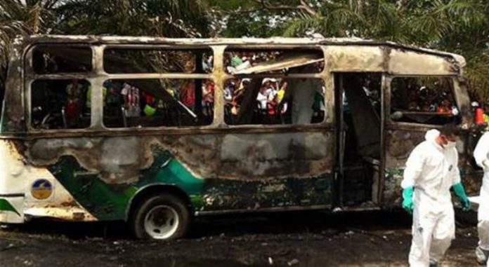 El autobús iba en dirección a Cali cuando explotó, matando a sus siete ocupantes