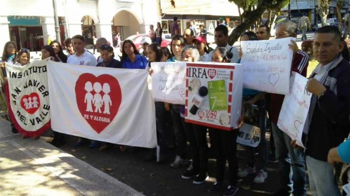 Docentes de Fe y Alegría zona andes protestaron por salarios justo