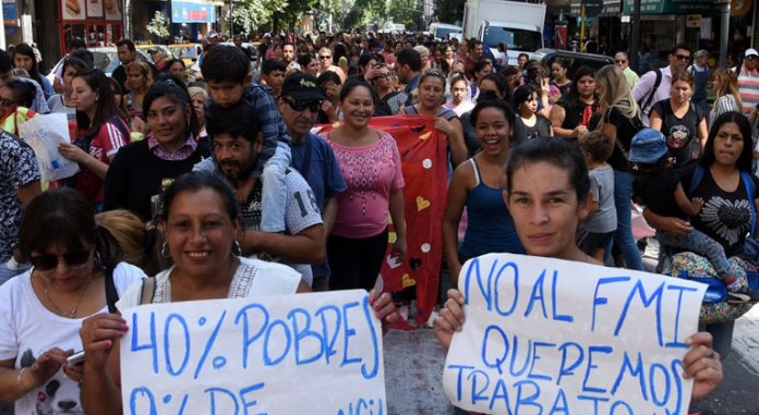 Argentinos marchan contra el FMI