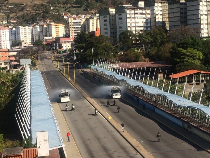 Realizan jornada de desinfección en Mérida por COVID-19