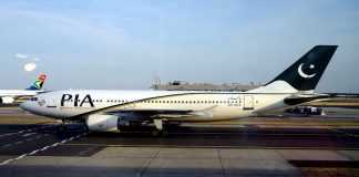 Al menos 8 muertos al estrellarse un avión en Pakistán