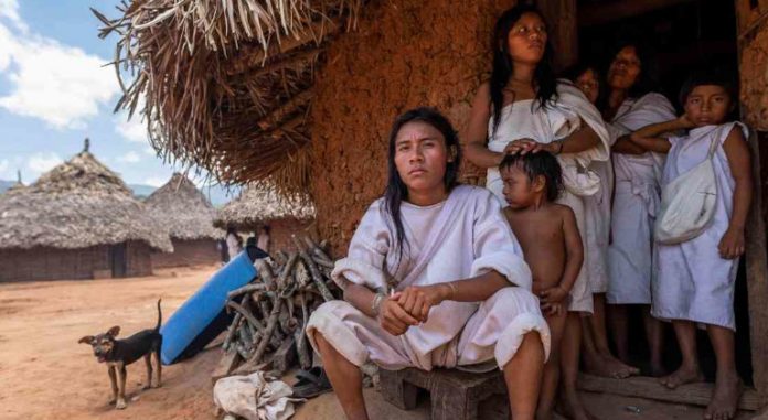 mujeres y niñas indígenas - familia indígena