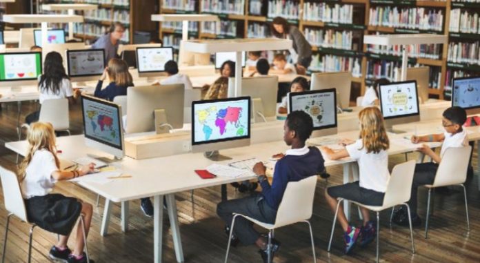 Educación Virtual El gobierno de Panamá prometió equipos y acceso a banda ancha para estudiantes y docentes, pero no ha cumplido | Foto referencial