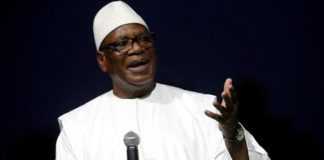 Presidente de Mali renuncia tras un motín
