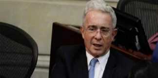Renunció Álvaro Uribe a su puesto de Senador