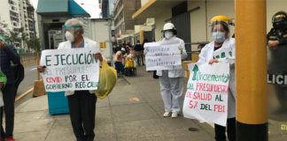 Los manifestantes aseguran que sus compañeros murieron por falta de insumos | Foto: David Villano, DW