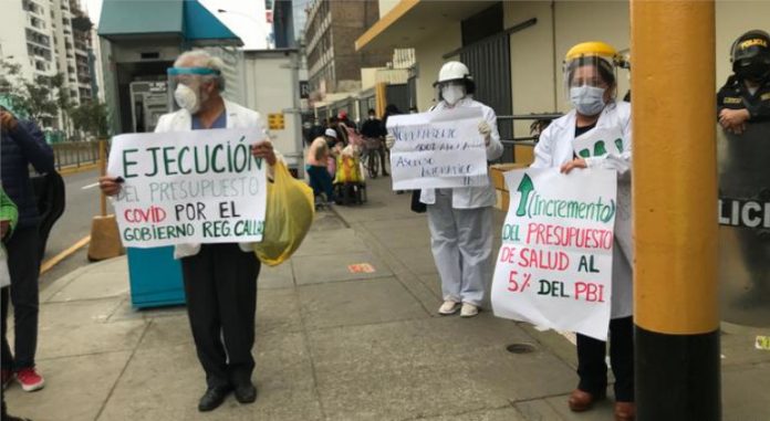 Los manifestantes aseguran que sus compañeros murieron por falta de insumos | Foto: David Villano, DW