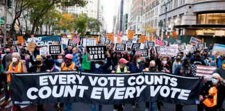 Simpatizantes de Donald Trump demandan un recuento de todos los votos en algunos estados