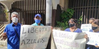 Manifestantes protestaron frente a la sede del Ministerio Publico en Lara para exigir la libertad de cinco miembros de Azul Positivo.
