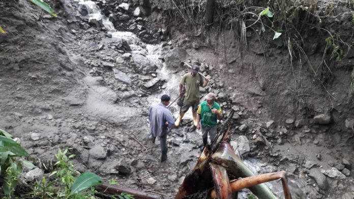 Comunidad de Mérida queda incomunicada ante crecida de quebrada