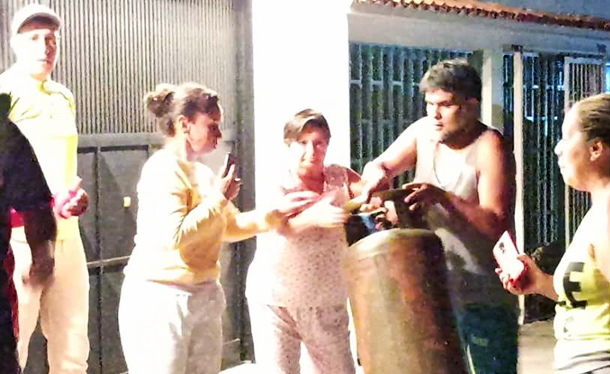 Comunidad retiene gas doméstico a periodistas de Mérida