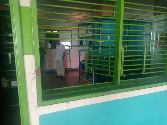 Roban iglesia en Lara 1