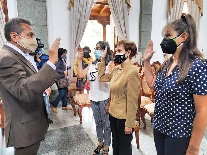 Juramentan nueva directora del Hospital de Mérida