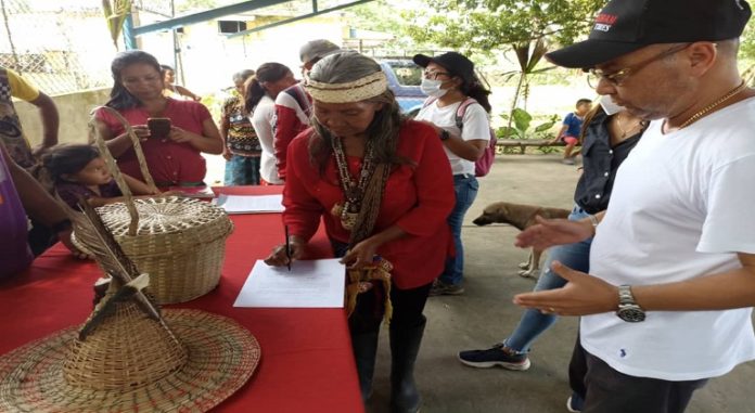 Firma de acuerdo de convivencia