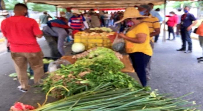 Vendedores mercado Maturín