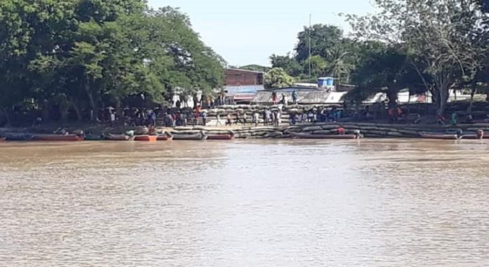 Paso de canoas río Arauca