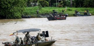 Militares colombianos en patrullaje