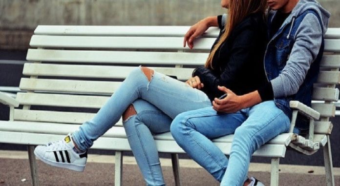 Hay que educar sobre relaciones a los adolescentes