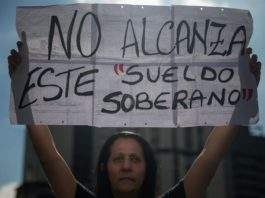 protestas de docentes por aumento salarial
