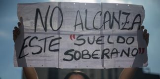 protestas de docentes por aumento salarial