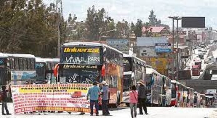 Paro de transporte Perú