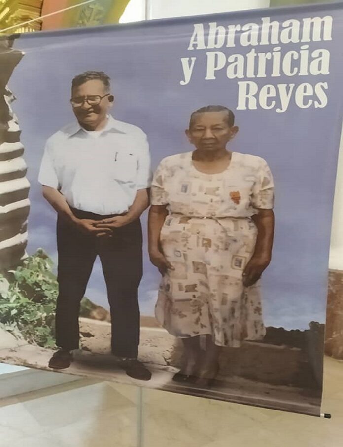 Abraham Reyes y Patricia García