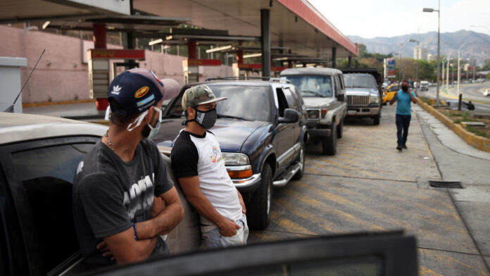 combustible - colas en las estaciones de servicios