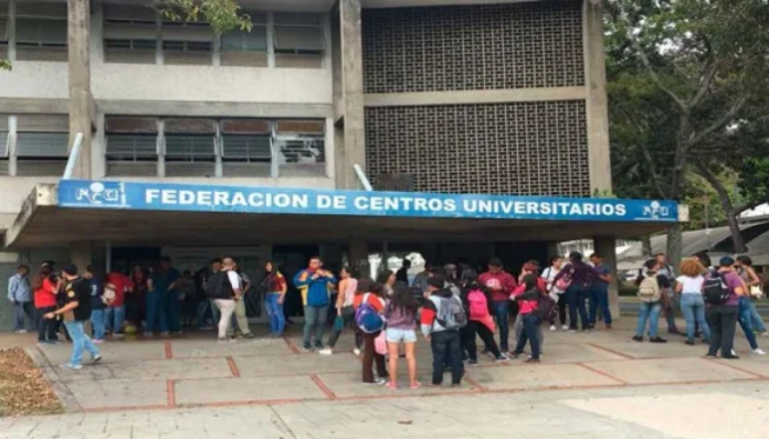 Ucevistas en las elecciones estudiantiles.