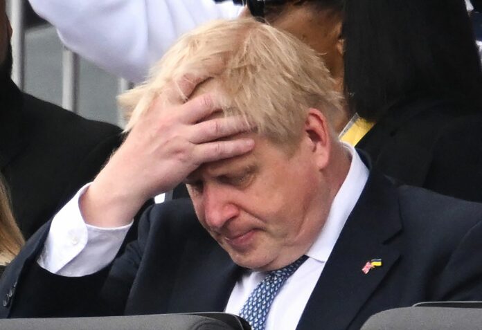 Boris Johnson supera la moción de censura