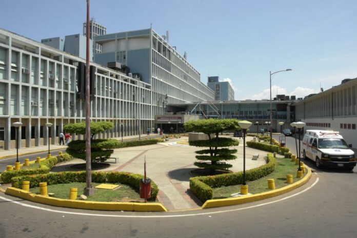 Médicos detenidos en el Hospital Universitario de Maracaibo.