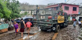 Huracán Agatha arrasa en México