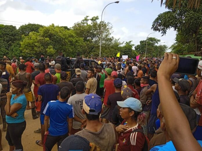 Mineros de El Callao protestaron por el asesinato de dos compañeros