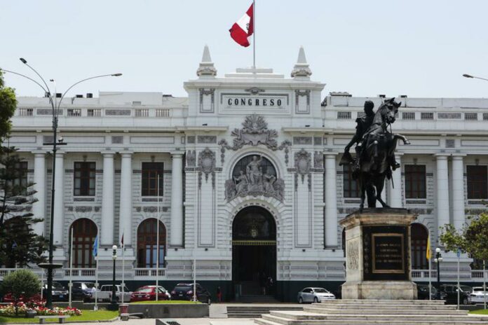 Proponen constituyente en Perú