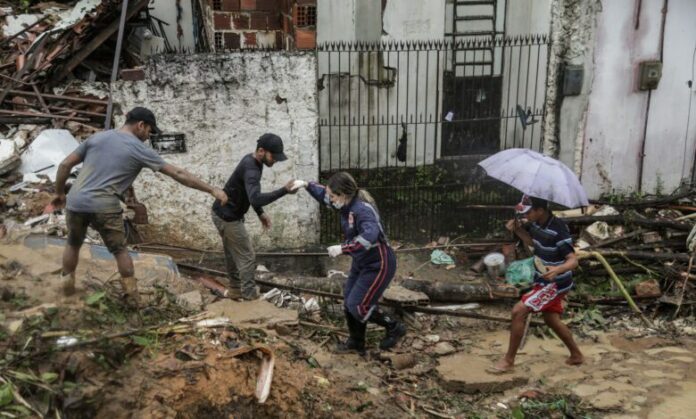 Sube a 116 los muertos por lluvias en Brasil