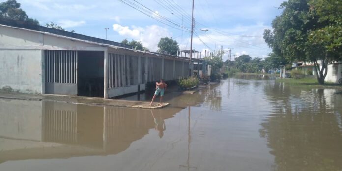 Lluvia e inundación en Guasdualito